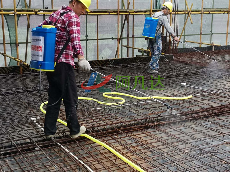 鋼筋除銹施工中